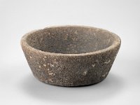 Ame Ste 6  Ame Ste 6, Mexiko, Bundesstaat Yucatan, Cuyo de Ancona, Maya, Postklassische Periode, 900-1450 n. Chr., Schale oder Mörser, Stein, H 4,7 cm, Dm 11 cm : Museumsfoto: Claus Cordes, Bestandskatalog Ethnologie
